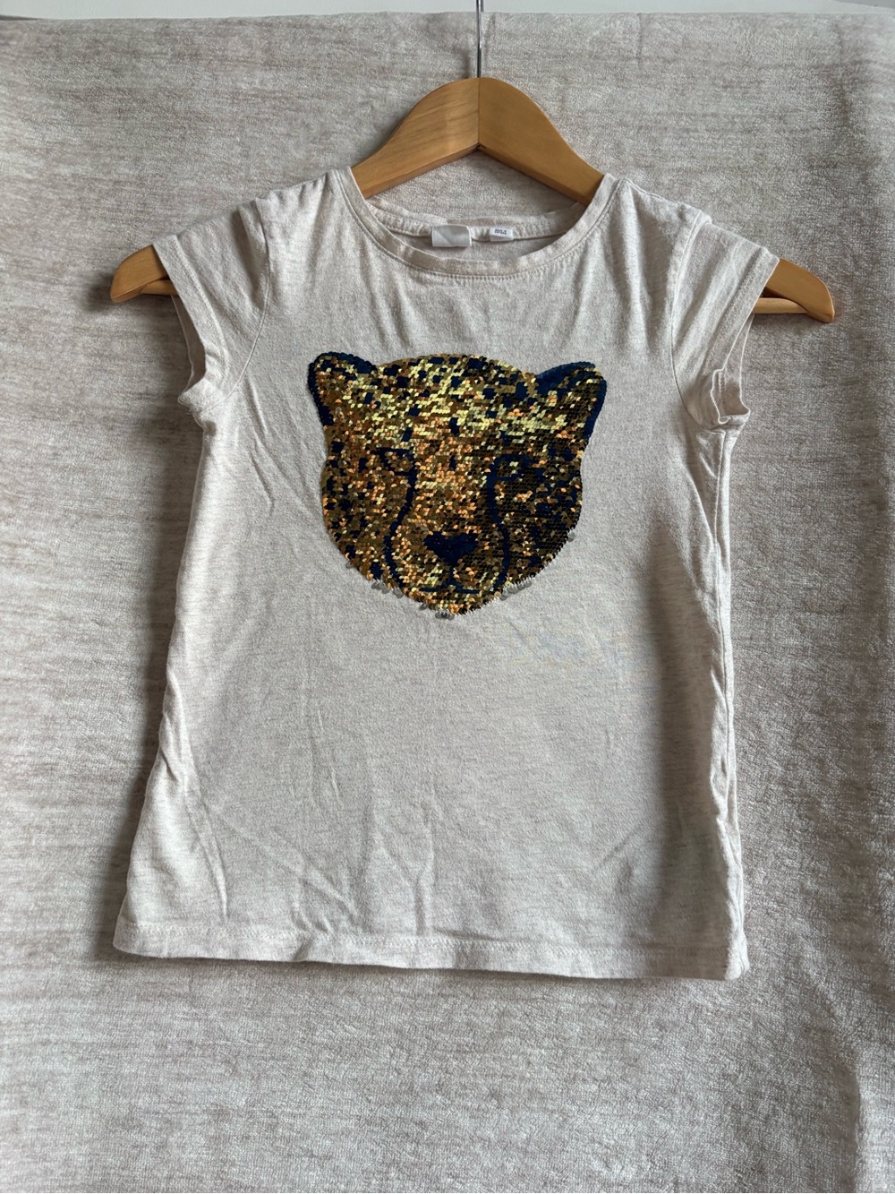 Girls Gold. Silver, and Blue Sequins Leopard T-Shirt by Gap Kids 
Size Medium/8